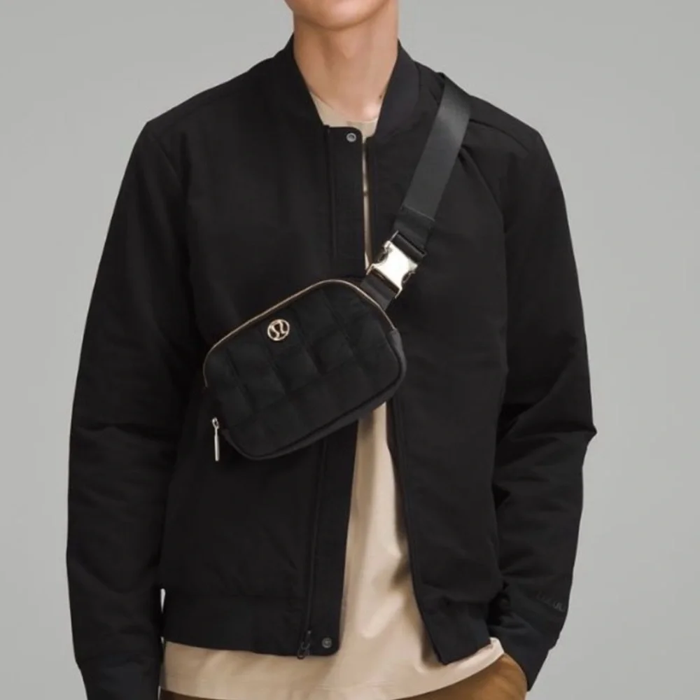 Lululemon Everywhere Belt Bag Quilted Velour Black & Gold Velvet Crossbody Nwt - Picture 5 of 6